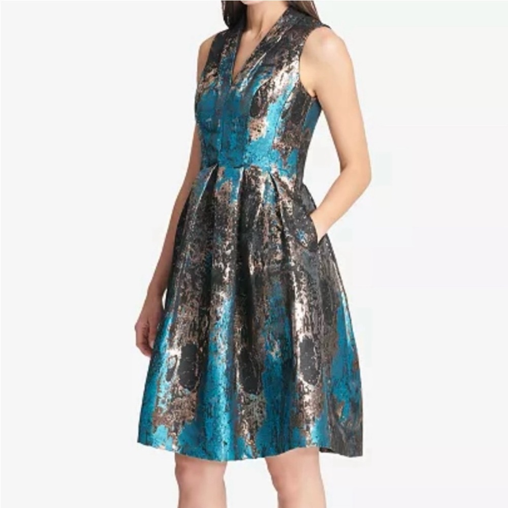 Vince Camuto Jacquard Sleeveless Fit-And-Flare Dress NWT
$120
Size: 8